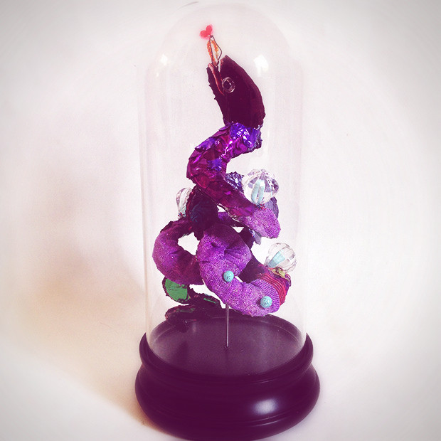 serpent-adam-eve-tantation-purple-pomme-nu-sculpture-pretty-wonderful-colorful-naive-naif-art-globe-sous-verre-homme-bleu-artiste-contemporain-artist-woman-french-man-in-love-lover-coeur-cœur-heart-amour-lormeau-sophielormeau